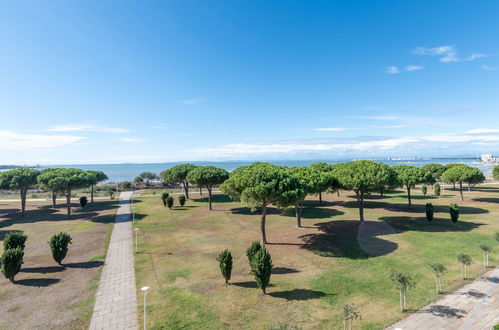 Foto 21 - Appartamento con 2 camere da letto a Le Grau-du-Roi con terrazza e vista mare