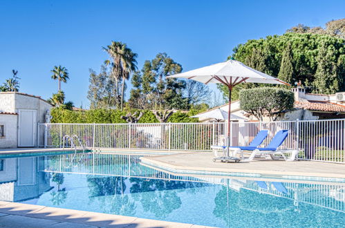 Foto 2 - Haus mit 1 Schlafzimmer in Roquebrune-sur-Argens mit schwimmbad und blick aufs meer