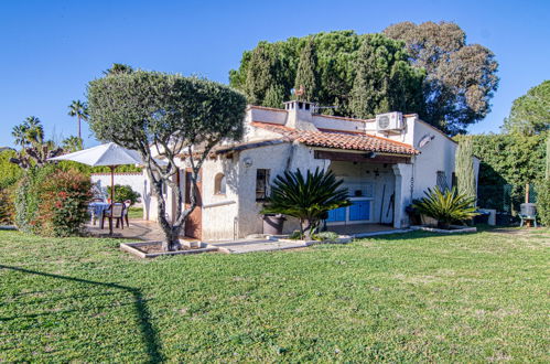 Photo 1 - Maison de 1 chambre à Roquebrune-sur-Argens avec piscine et vues à la mer