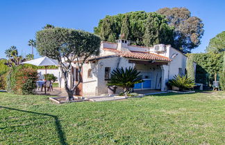 Foto 1 - Casa de 1 habitación en Roquebrune-sur-Argens con piscina y vistas al mar