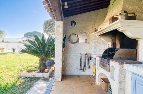 Photo 23 - Maison de 1 chambre à Roquebrune-sur-Argens avec piscine et vues à la mer