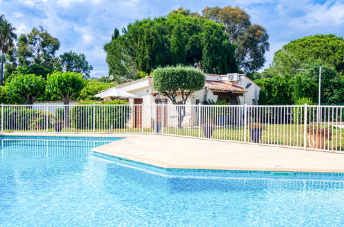 Photo 3 - Maison de 1 chambre à Roquebrune-sur-Argens avec piscine et jardin