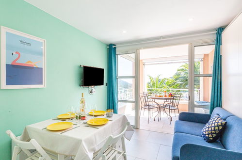 Photo 2 - 1 bedroom Apartment in Saint-Raphaël with swimming pool and garden