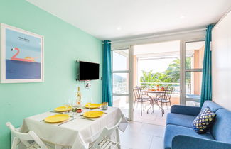 Photo 2 - 1 bedroom Apartment in Saint-Raphaël with swimming pool and garden