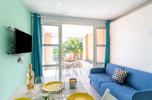 Photo 7 - 1 bedroom Apartment in Saint-Raphaël with swimming pool and garden