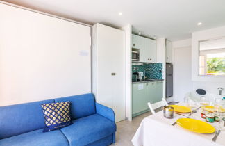 Foto 3 - Apartment mit 1 Schlafzimmer in Saint-Raphaël mit schwimmbad und blick aufs meer