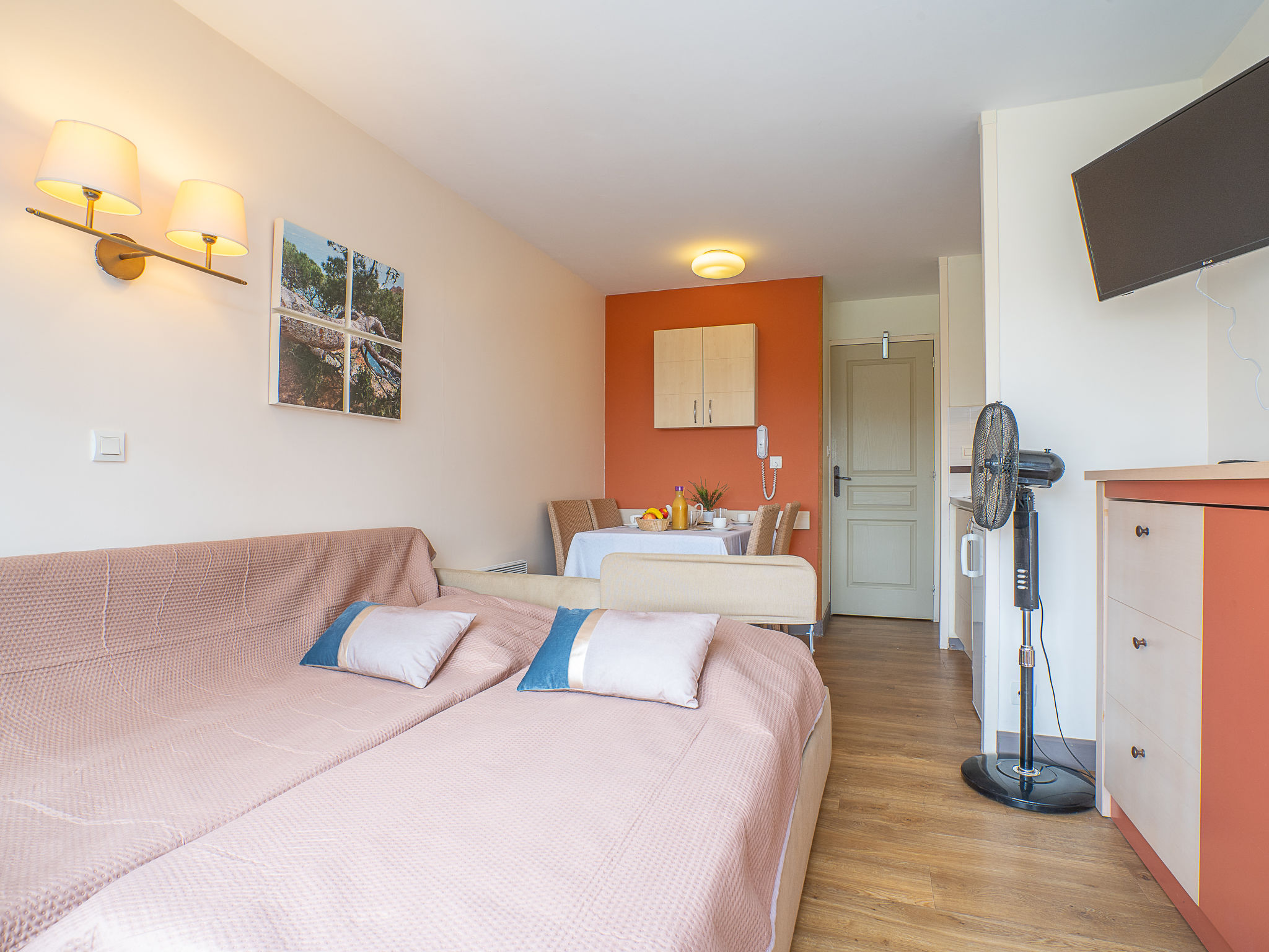 Foto 12 - Appartamento con 1 camera da letto a Saint-Raphaël con piscina e vista mare