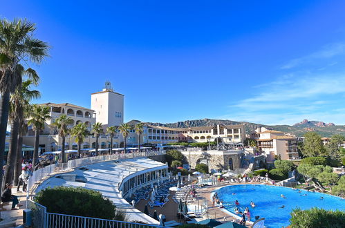 Foto 45 - Appartamento con 1 camera da letto a Saint-Raphaël con piscina e vista mare