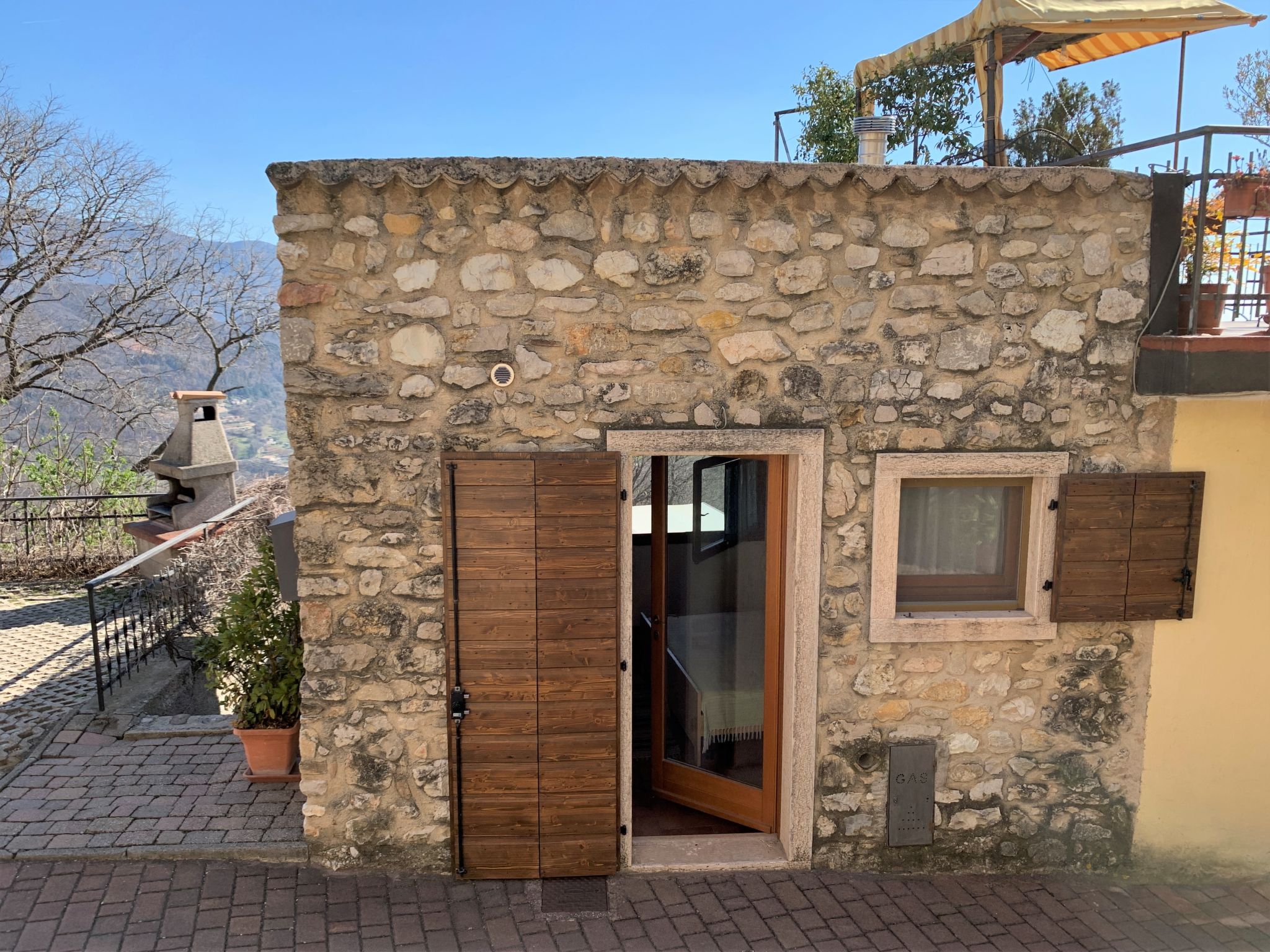 Photo 2 - Maison de 1 chambre à Caprino Veronese avec terrasse et vues sur la montagne