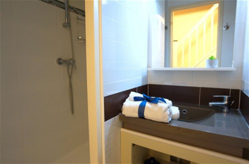 Foto 15 - Appartamento con 2 camere da letto a Saint-Raphaël con piscina e vista mare