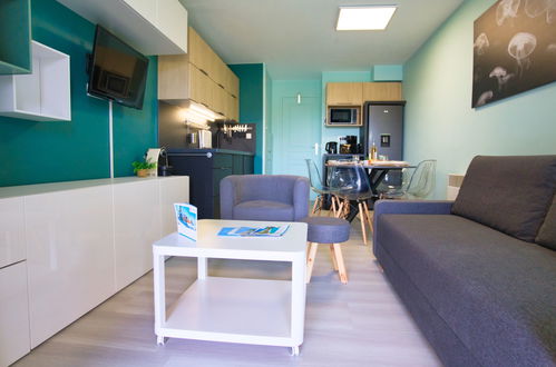 Foto 6 - Apartamento de 2 quartos em Saint-Raphaël com piscina e jardim