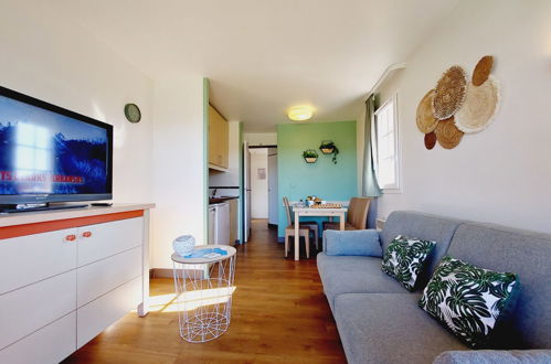 Foto 2 - Apartment mit 1 Schlafzimmer in Saint-Raphaël mit schwimmbad und blick aufs meer