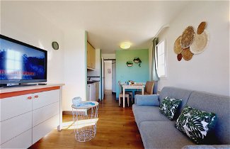 Foto 2 - Appartamento con 1 camera da letto a Saint-Raphaël con piscina e vista mare