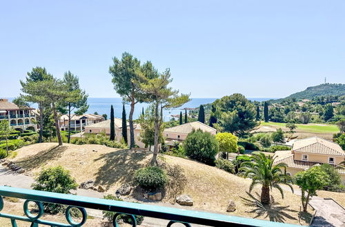 Foto 5 - Apartment mit 1 Schlafzimmer in Saint-Raphaël mit schwimmbad und garten