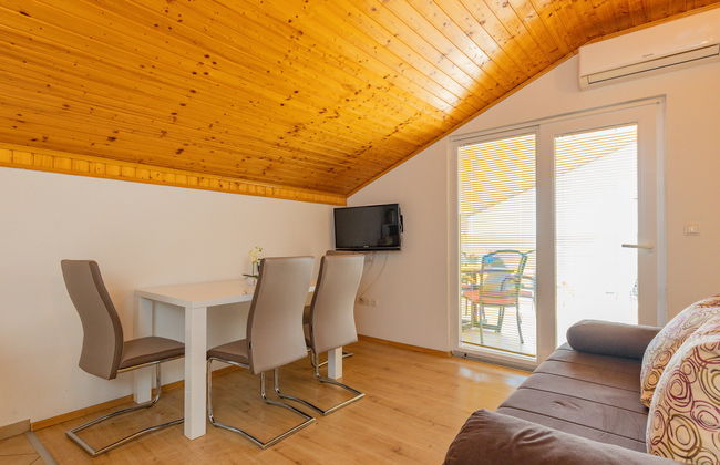 Apartamento de 2 quartos em Jasenice com piscina e jardim - Foto 11