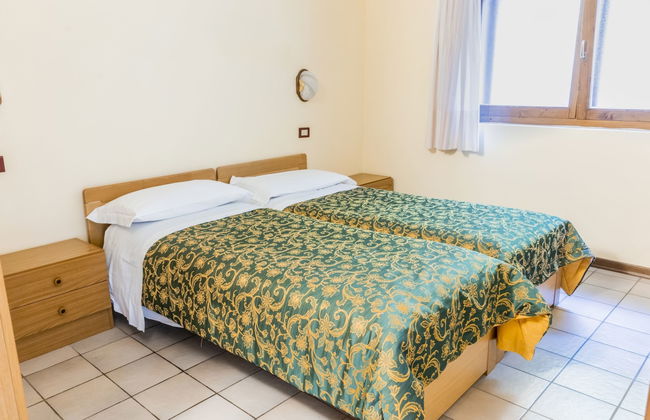 3 bedroom Apartment in Tremosine sul Garda with swimming pool and garden - Photo 9