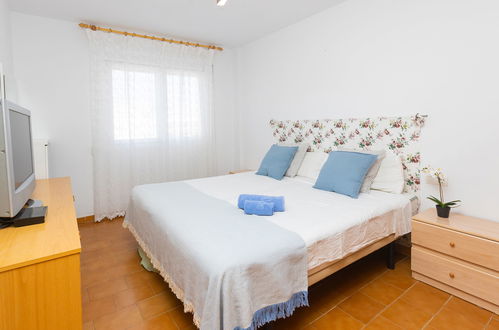 Foto 5 - Appartamento con 2 camere da letto a Malgrat de Mar con piscina e giardino