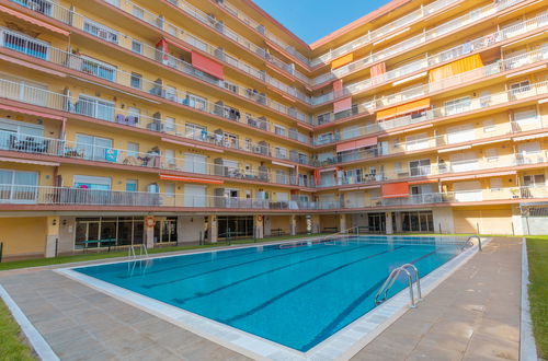 Foto 19 - Apartamento de 2 quartos em Malgrat de Mar com piscina e jardim