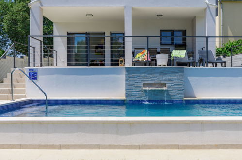 Foto 39 - Casa de 4 quartos em Medulin com piscina privada e vistas do mar
