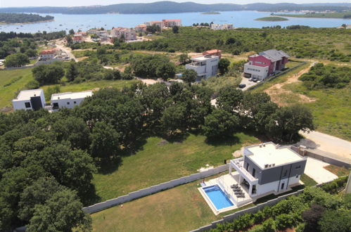 Photo 2 - 4 bedroom House in Medulin with private pool and sea view