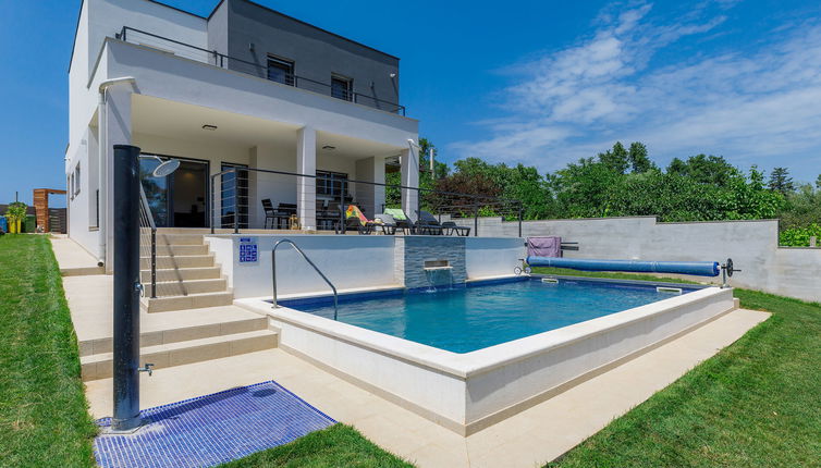 Photo 1 - Maison de 4 chambres à Medulin avec piscine privée et vues à la mer