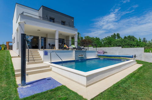 Photo 1 - Maison de 4 chambres à Medulin avec piscine privée et vues à la mer