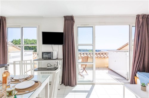 Foto 8 - Apartment mit 2 Schlafzimmern in Saint-Raphaël mit schwimmbad und blick aufs meer