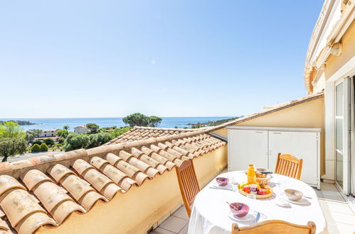 Foto 17 - Appartamento con 2 camere da letto a Saint-Raphaël con piscina e vista mare