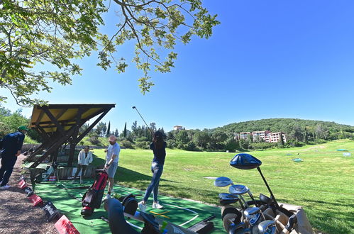 Foto 41 - Appartamento con 2 camere da letto a Saint-Raphaël con piscina e giardino