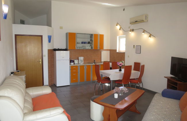 Apartamento de 2 quartos em Jasenice - Foto 2