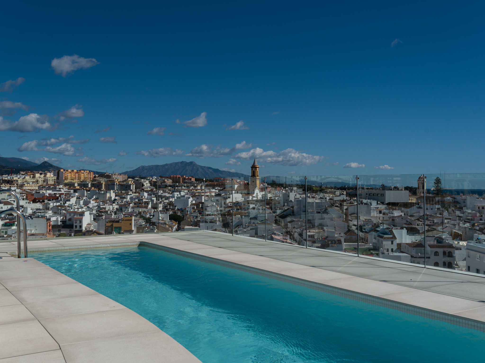 Foto 1 - Apartamento de 2 quartos em Estepona com piscina e vistas do mar