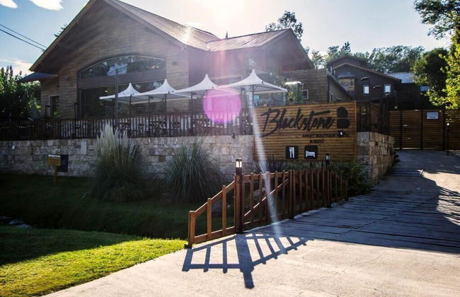 Blackstone Apart Boutique - Photo 4