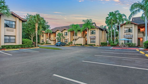 Alhambra Villas - Photo 2