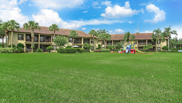 Alhambra Villas - Photo 5