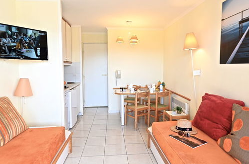 Photo 9 - 1 bedroom Apartment in Saint-Raphaël with swimming pool and garden