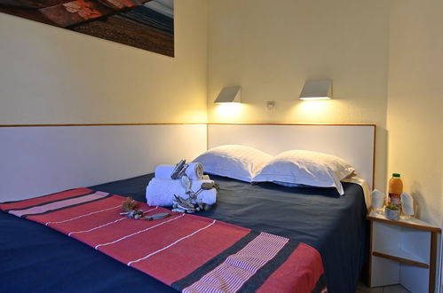 Foto 4 - Appartamento con 1 camera da letto a Saint-Raphaël con piscina e vista mare