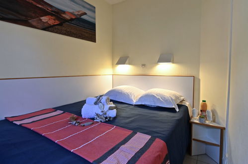 Foto 18 - Appartamento con 1 camera da letto a Saint-Raphaël con piscina e vista mare