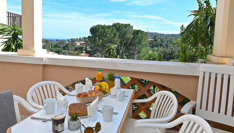 Photo 1 - 1 bedroom Apartment in Saint-Raphaël with swimming pool and sea view