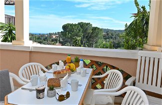 Photo 1 - 1 bedroom Apartment in Saint-Raphaël with swimming pool and sea view