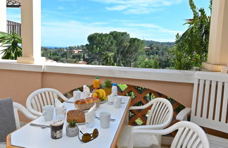 Foto 1 - Apartamento de 1 habitación en Saint-Raphaël con piscina y vistas al mar