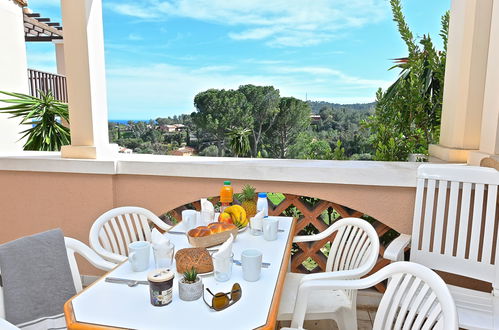 Foto 6 - Apartamento de 1 habitación en Saint-Raphaël con piscina y vistas al mar