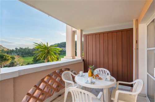 Foto 11 - Apartamento de 1 habitación en Saint-Raphaël con piscina y vistas al mar