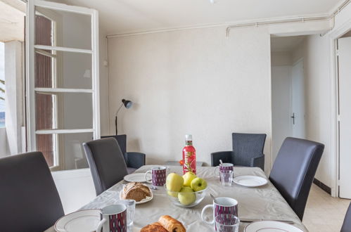 Foto 6 - Appartamento con 2 camere da letto a Saint-Cyr-sur-Mer con terrazza e vista mare