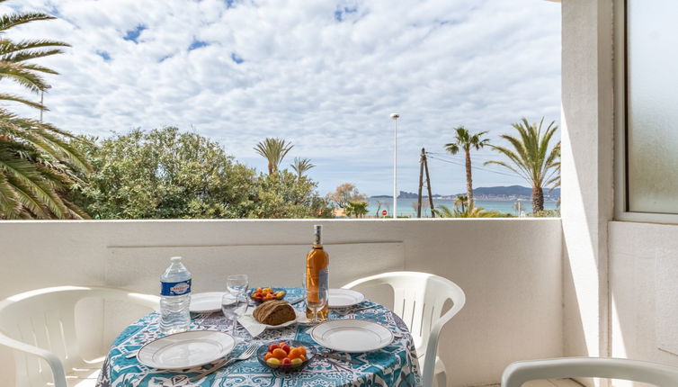 Photo 1 - Appartement de 2 chambres à Saint-Cyr-sur-Mer avec terrasse et vues à la mer