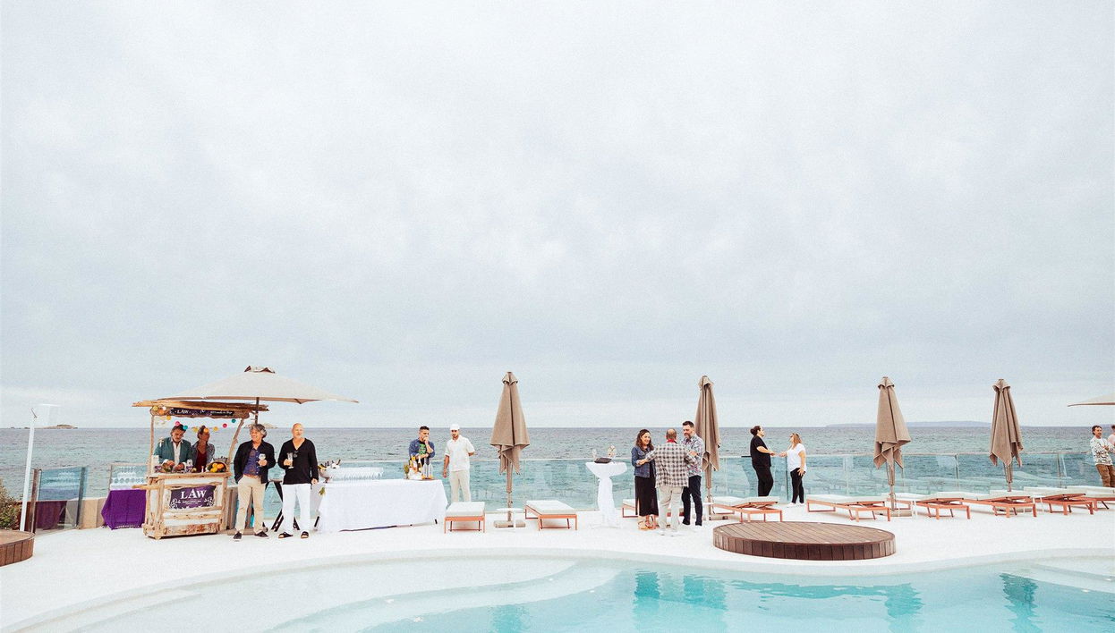 AMA Ibiza Beachfront Suites - Foto 1