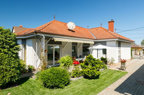 Photo 1 - Maison de 2 chambres à Balatonlelle avec jardin et terrasse