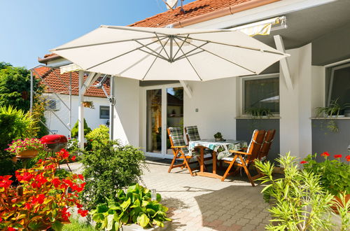 Photo 2 - Maison de 2 chambres à Balatonlelle avec jardin et terrasse