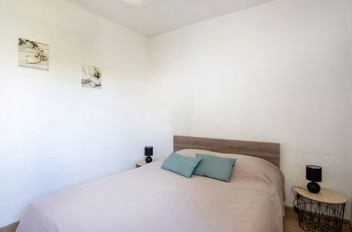 Foto 4 - Apartamento de 1 quarto em Saint-Laurent-du-Var com jardim e terraço