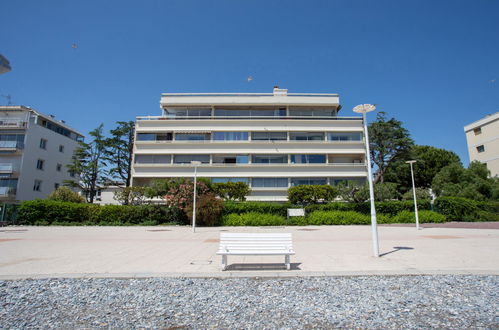 Photo 21 - Appartement de 1 chambre à Saint-Laurent-du-Var avec terrasse et vues à la mer