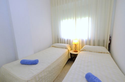 Foto 17 - Appartamento con 4 camere da letto a Alcanar con vista mare